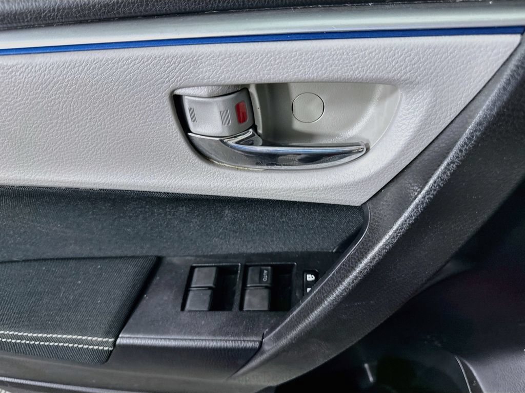 Used 2016 Toyota Corolla LE FWD image 21