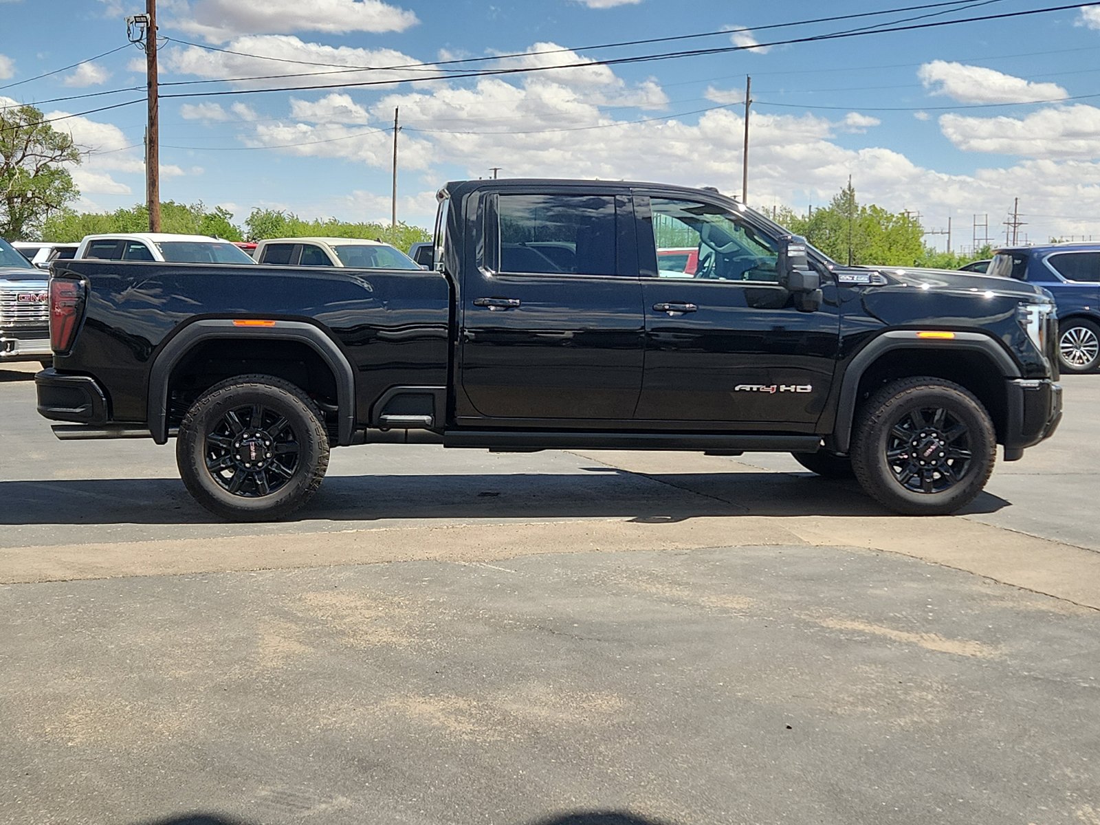 Used 2025 GMC Sierra 2500 AT4 w/ Technology Package AWD/4WD image 5