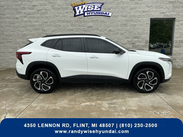Used 2024 Chevrolet Trax RS FWD image 13