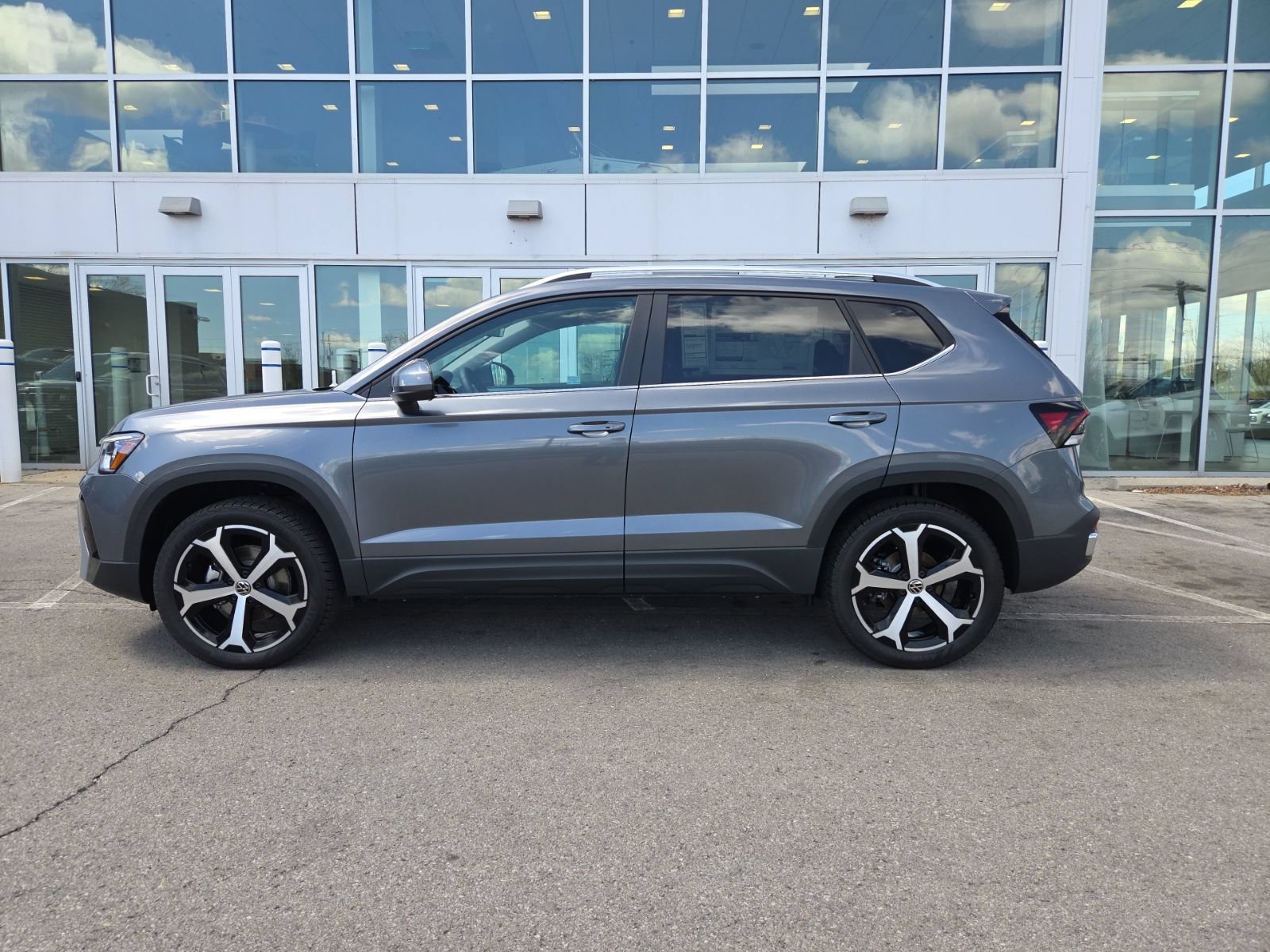 New 2026 Volkswagen Taos SEL AWD/4WD image 8