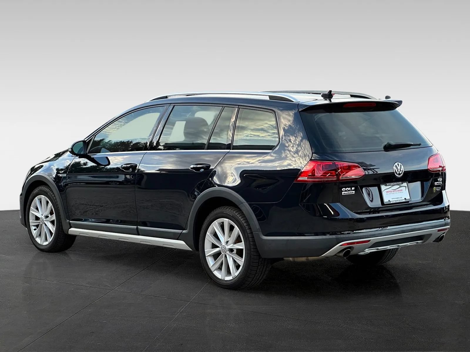 Used 2017 Volkswagen Golf Alltrack S AWD/4WD image 5