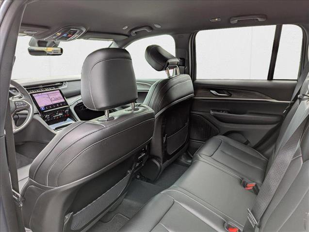 New 2025 Jeep Grand Cherokee Limited w/ Black Appearance Package image 17