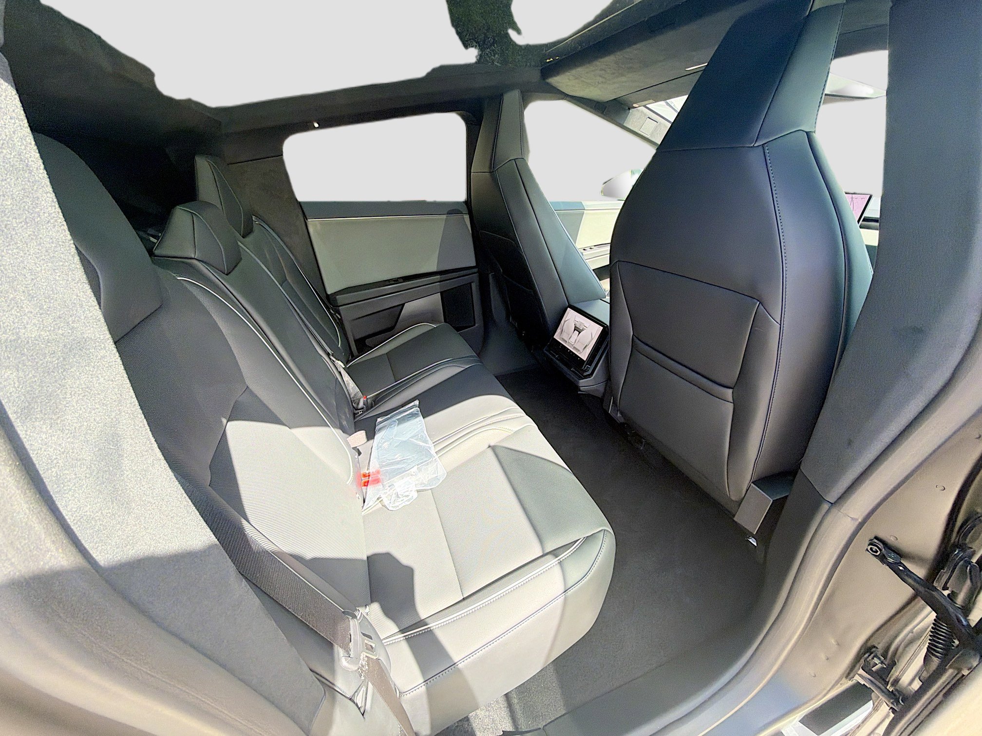 Used 2025 Tesla Cybertruck AWD Crew Cab image 26