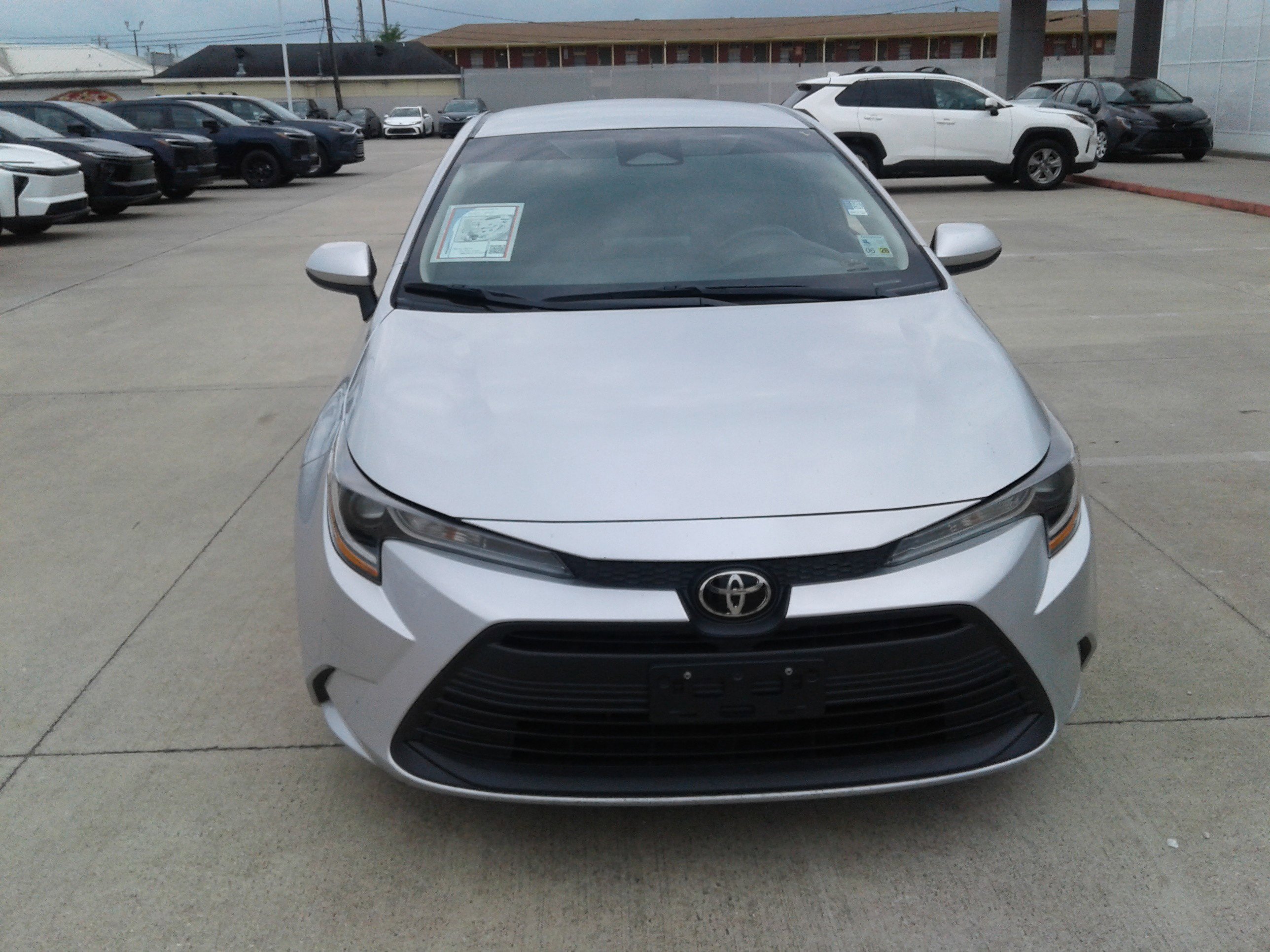 Used 2023 Toyota Corolla LE FWD image 2
