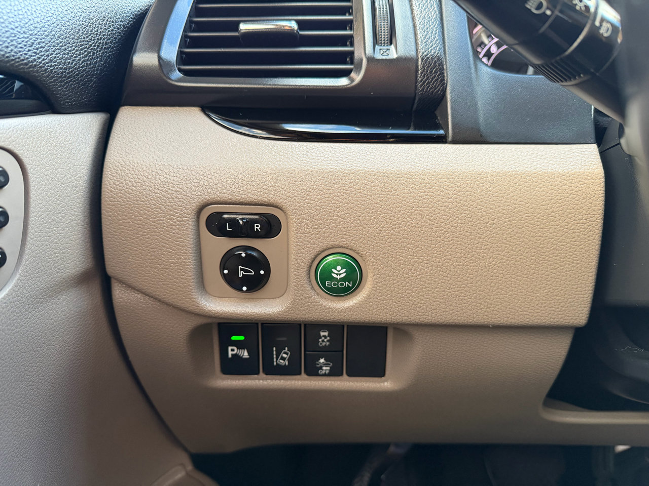 Used 2016 Honda Pilot Touring image 14