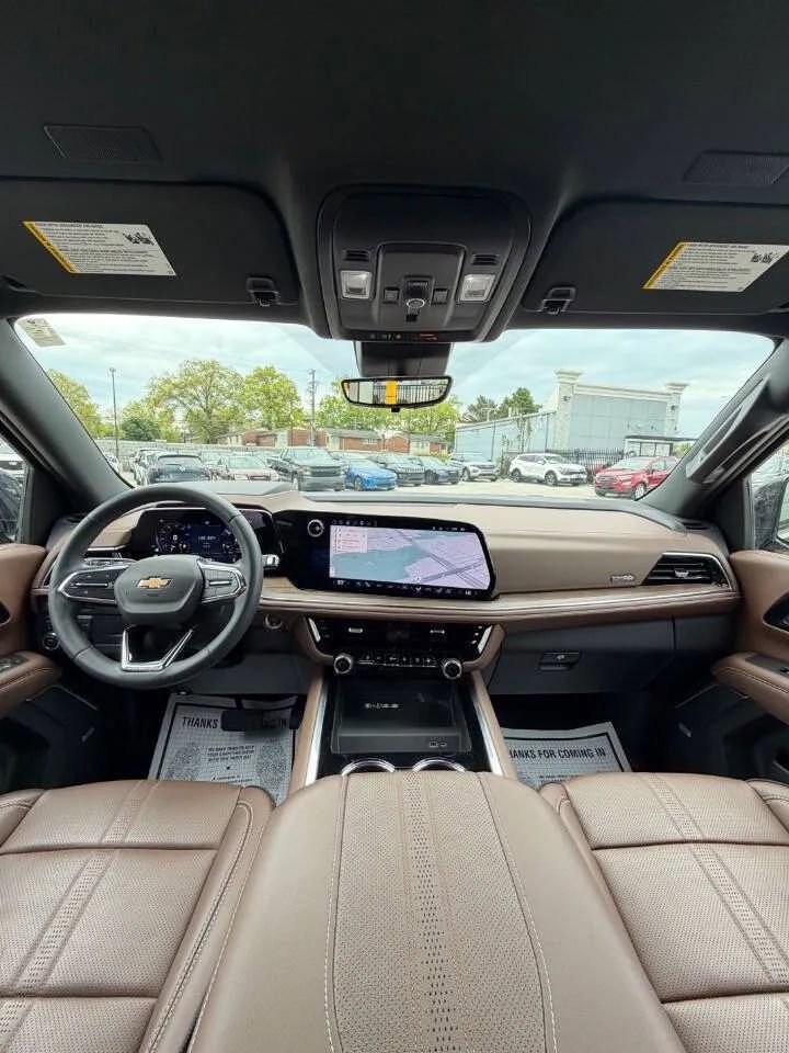 Used 2025 Chevrolet Tahoe High Country AWD/4WD image 11