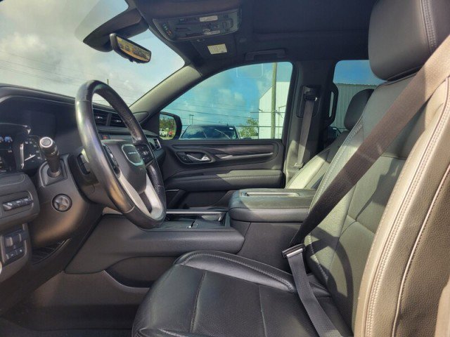 Used 2021 GMC Yukon Denali w/ Denali Premium Package RWD image 12