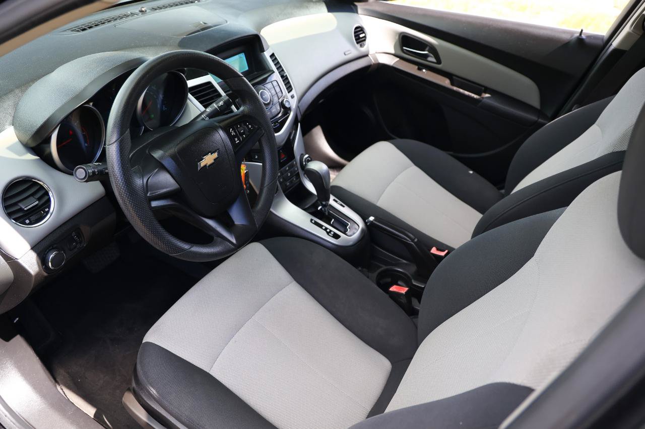 Used 2011 Chevrolet Cruze LS w/ Connectivity Package FWD image 4