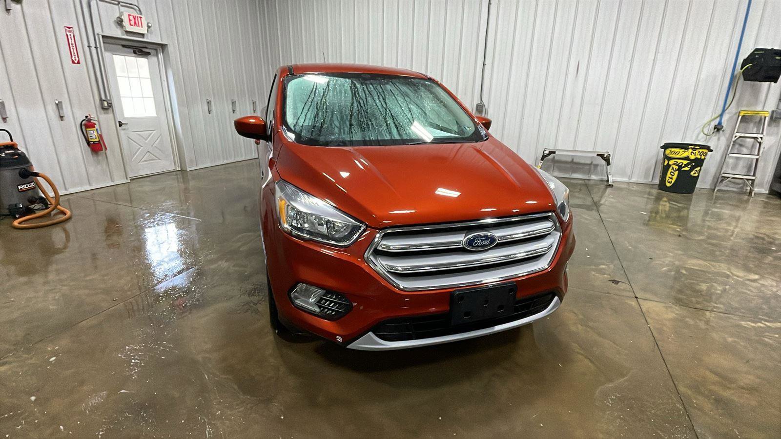 Used 2019 Ford Escape SE image 3