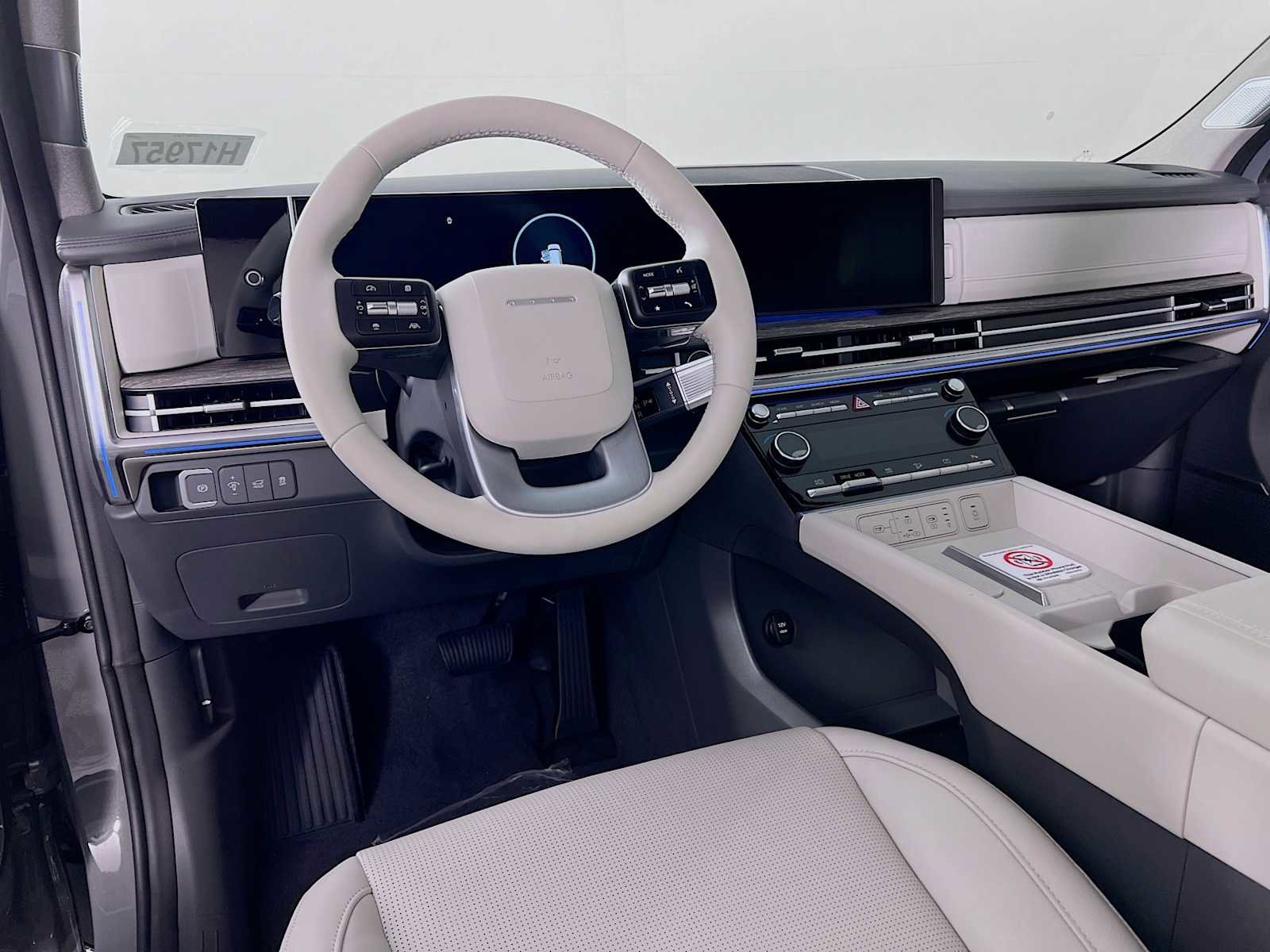 Used 2025 Hyundai Santa Fe Limited image 6