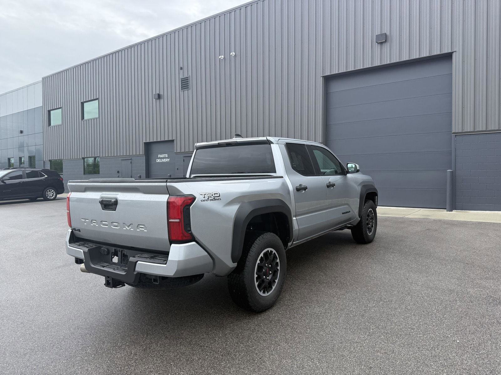 Used 2025 Toyota Tacoma TRD Off-Road AWD/4WD image 3