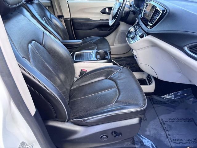 Used 2020 Chrysler Pacifica Limited image 30