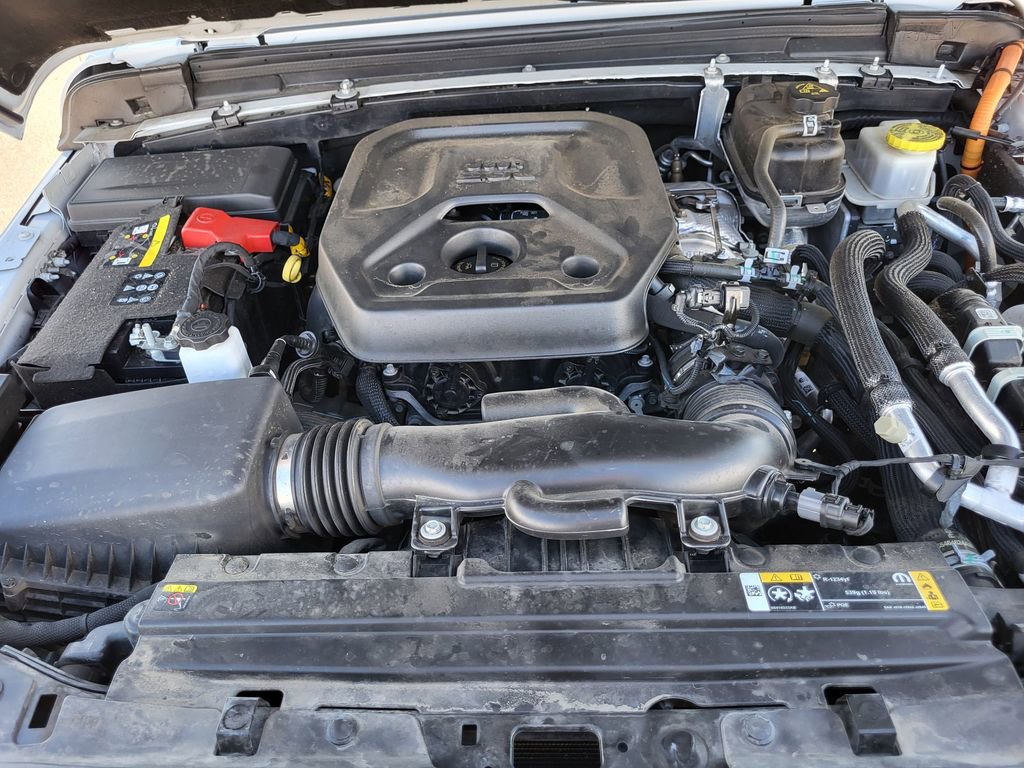 Used 2023 Jeep Wrangler Unlimited w/ Sun & Screen Package image 31