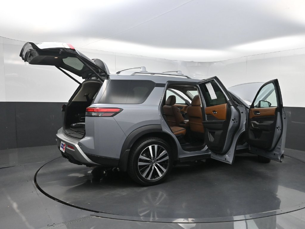Used 2023 Nissan Pathfinder Platinum AWD/4WD image 43
