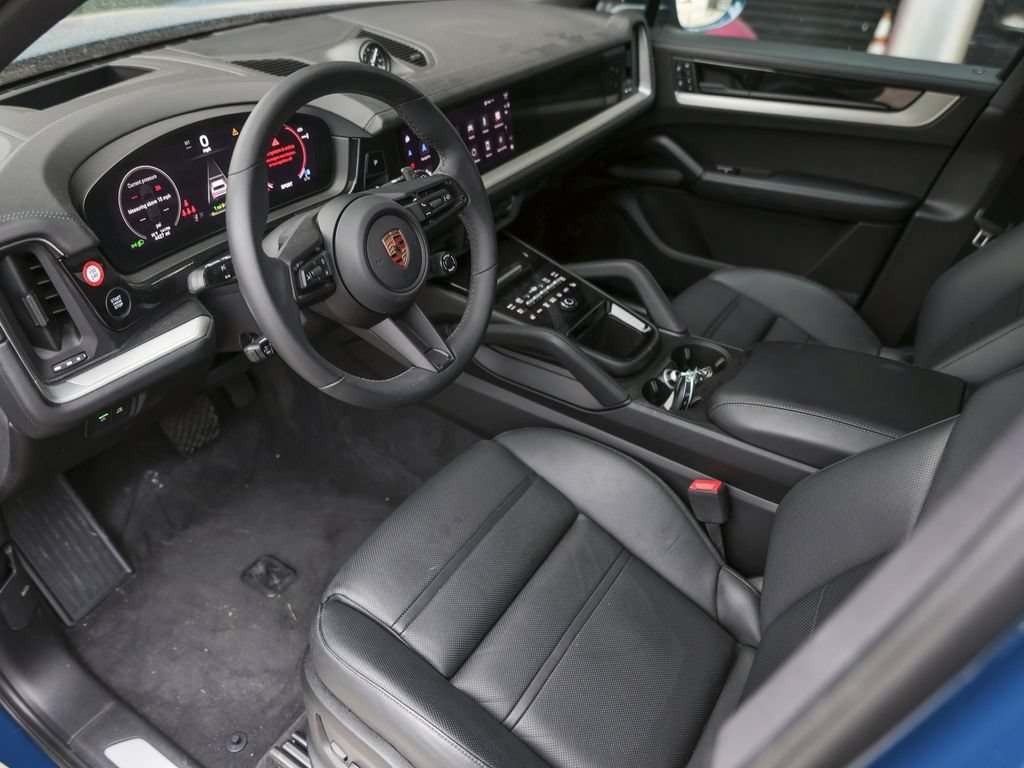 Certified 2025 Porsche Cayenne E-Hybrid AWD/4WD image 4