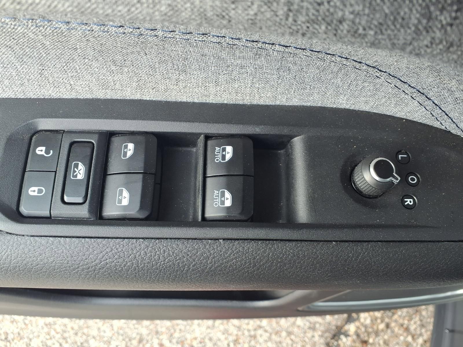 Used 2025 Jeep Compass Latitude image 7