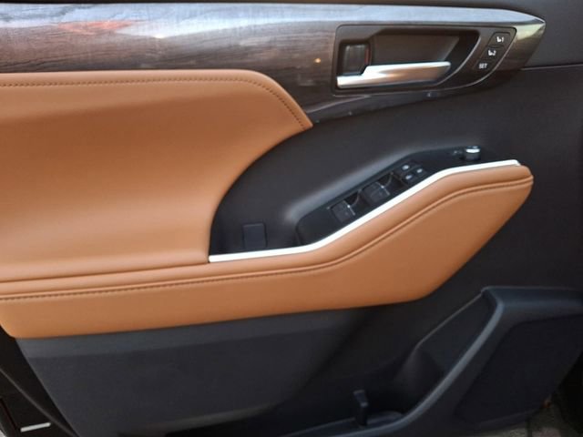 New 2026 Toyota Highlander Platinum AWD/4WD image 7
