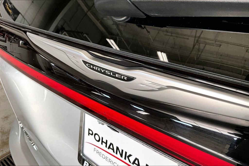 Used 2024 Chrysler Pacifica Touring-L FWD image 31