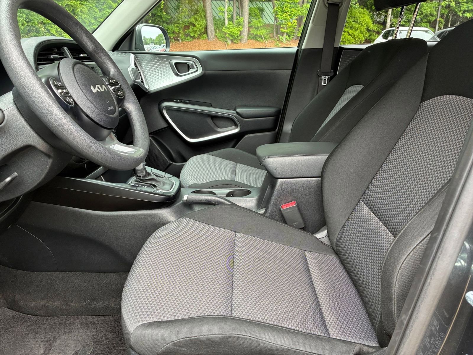 Used 2025 Kia Soul LX w/ LX Technology Package FWD image 27