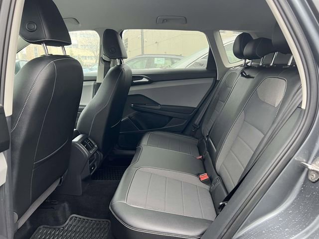 Certified 2022 Volkswagen Taos SE image 12