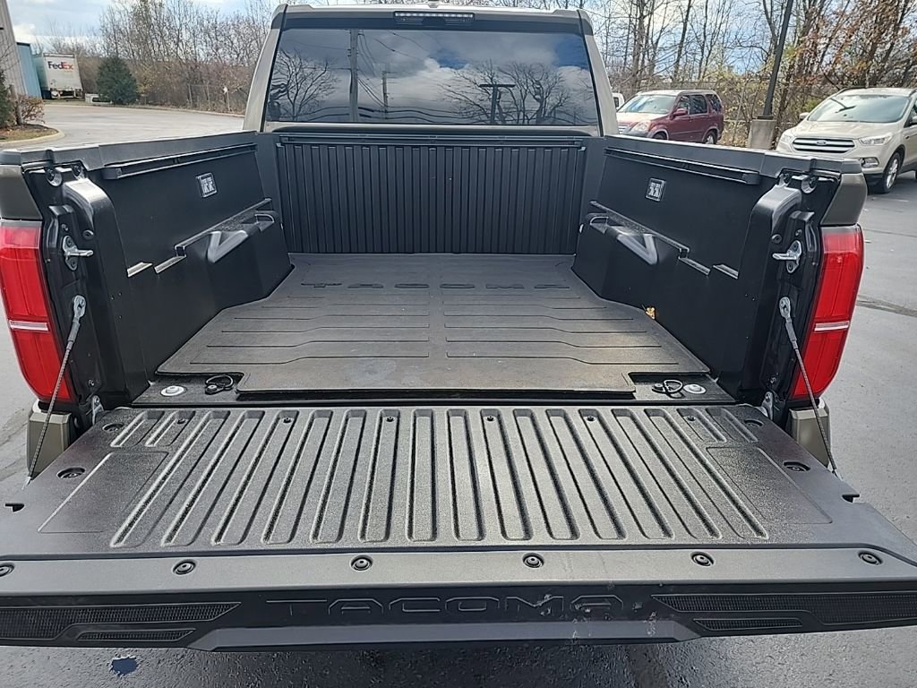 Used 2025 Toyota Tacoma TRD Off-Road image 8