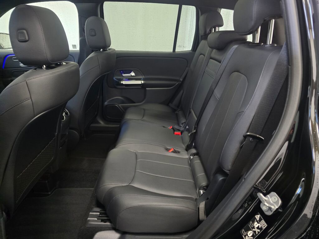 Used 2025 Mercedes-Benz GLB 250 4MATIC image 18