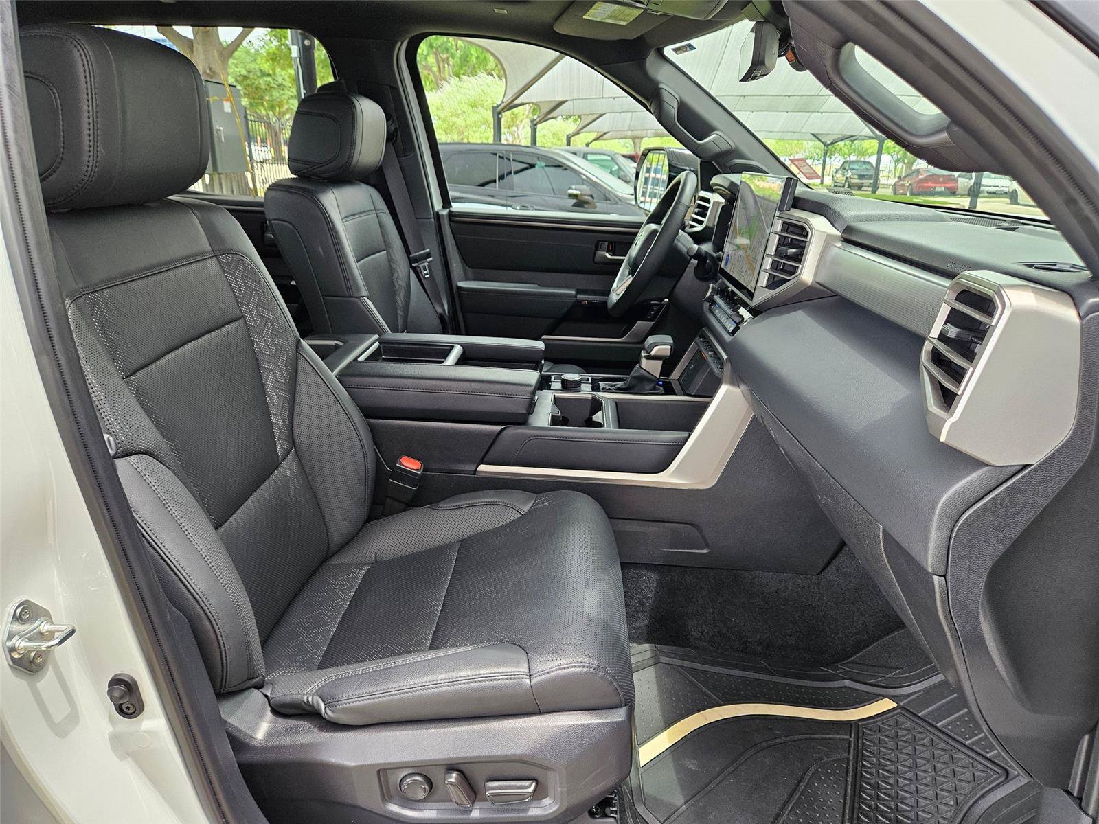 Used 2025 Toyota Tundra Limited AWD/4WD image 27