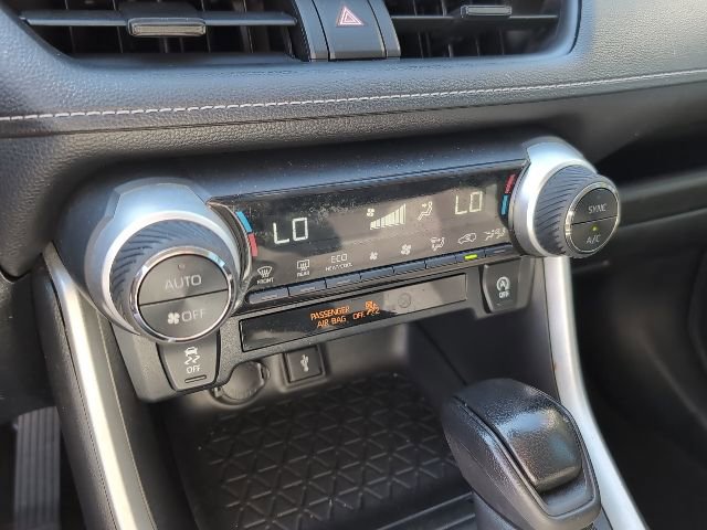Used 2020 Toyota RAV4 XLE image 18