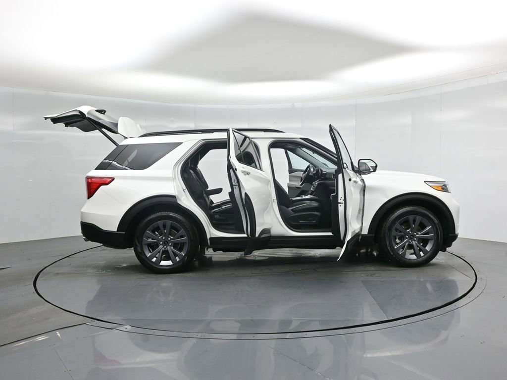 Certified 2023 Ford Explorer XLT w/ Equipment Group 202A image 5