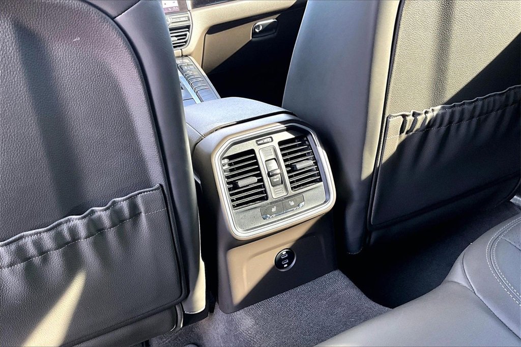 Used 2021 Porsche Macan image 33