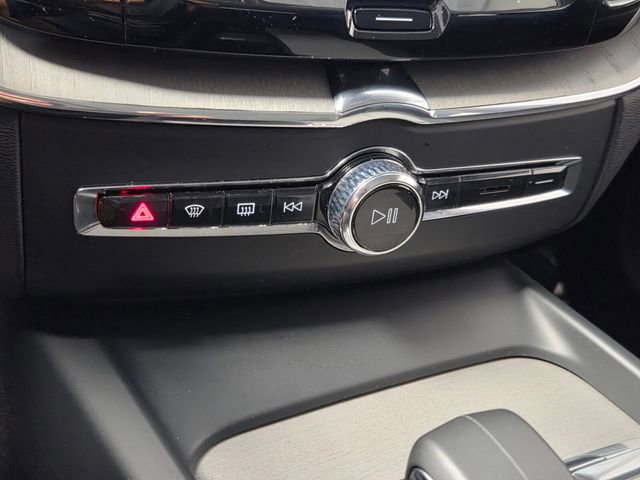 Certified 2025 Volvo XC60 B5 Plus image 31
