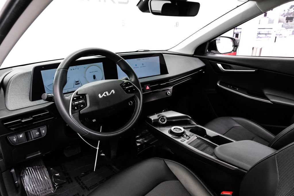 Used 2024 Kia EV6 Light RWD image 3