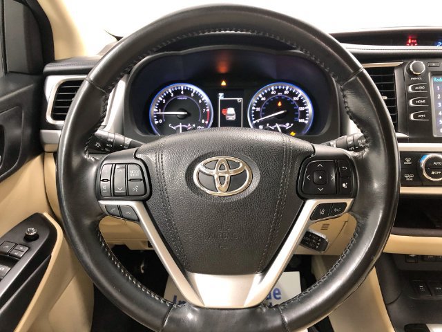 Used 2017 Toyota Highlander XLE w/ Protection Package #3 AWD/4WD image 17
