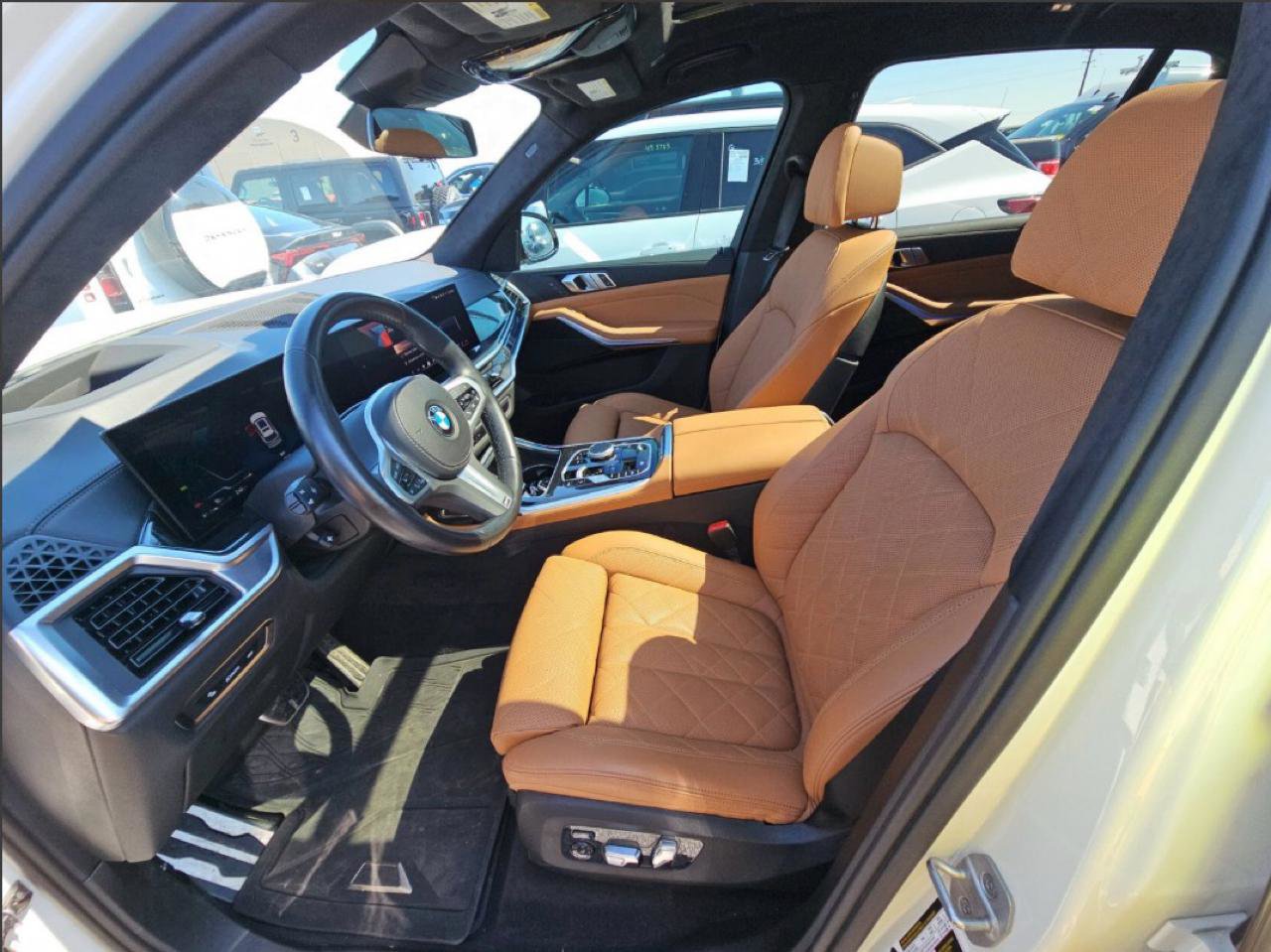 Used 2024 BMW X7 xDrive40i w/ M Sport Package AWD/4WD image 9