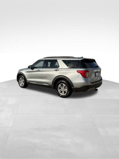 Used 2024 Ford Explorer XLT w/ Equipment Group 202A image 3