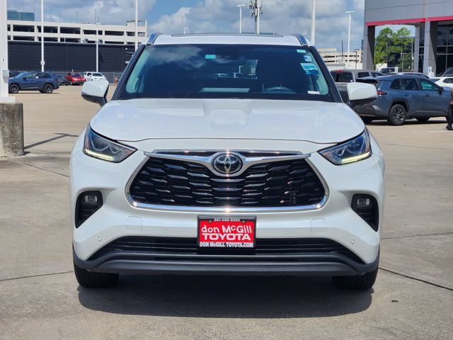 Certified 2025 Toyota Highlander Limited FWD image 2