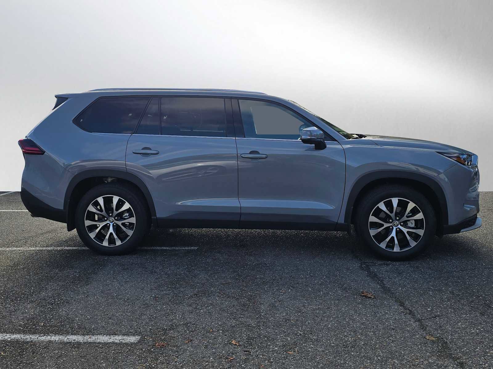 Used 2025 Toyota Grand Highlander AWD Hybrid image 2