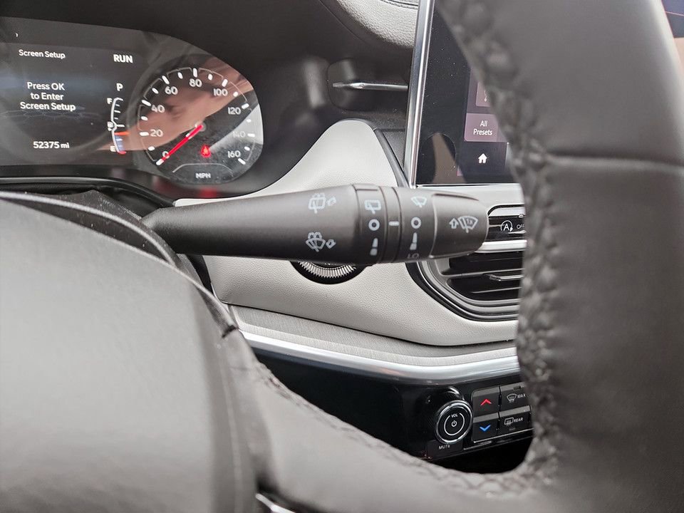 Used 2024 Jeep Compass Limited image 17