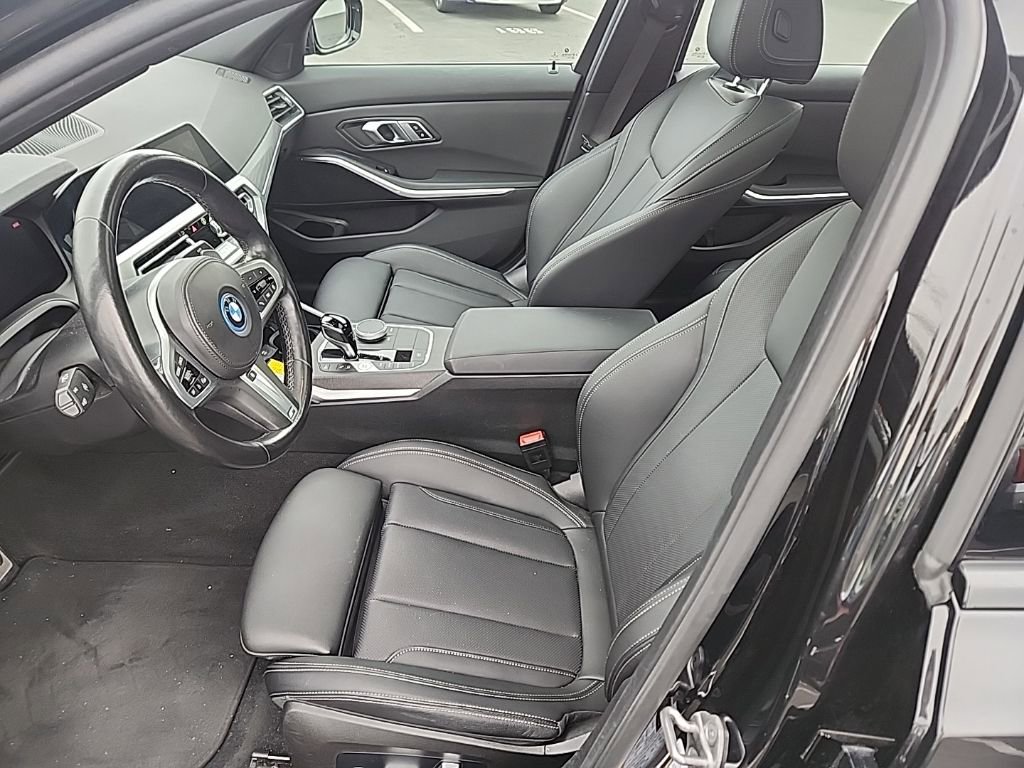 Used 2022 BMW 330e w/ M Sport Package image 10