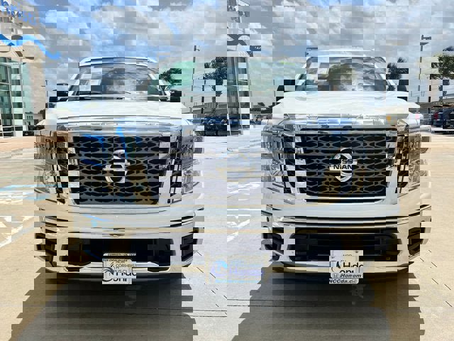 Used 2018 Nissan Titan SV w/ SV Convenience Package image 3