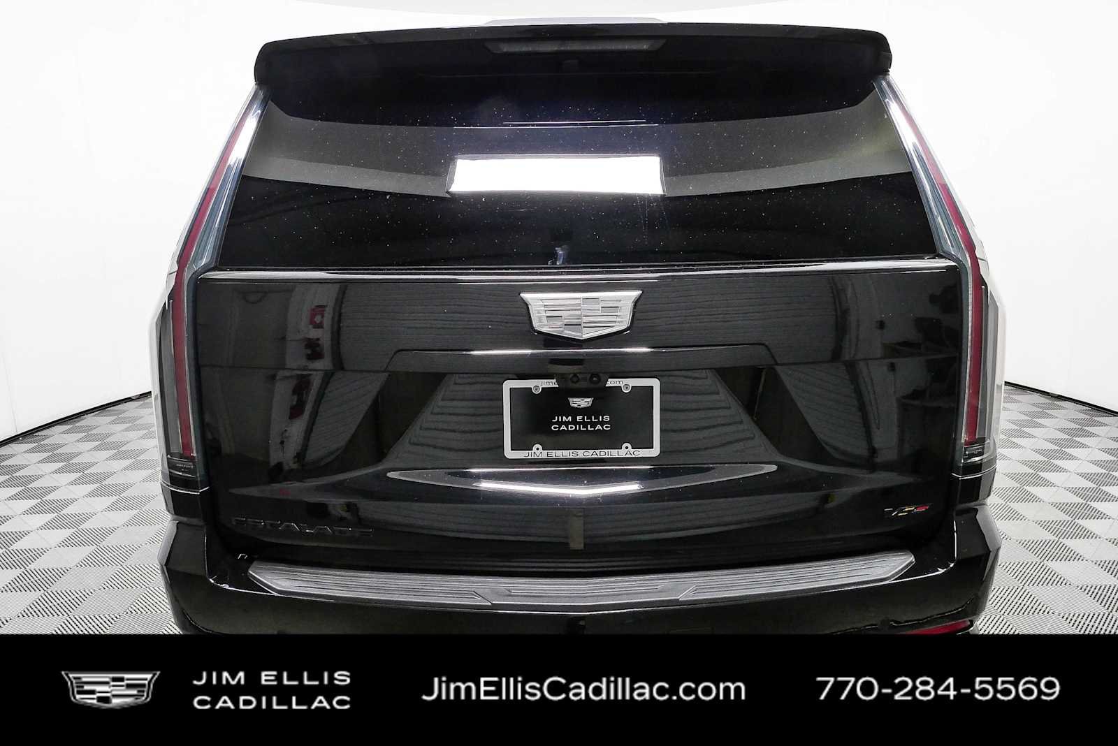 Certified 2025 Cadillac Escalade ESV V w/ LPO, ONYX Package AWD/4WD image 32