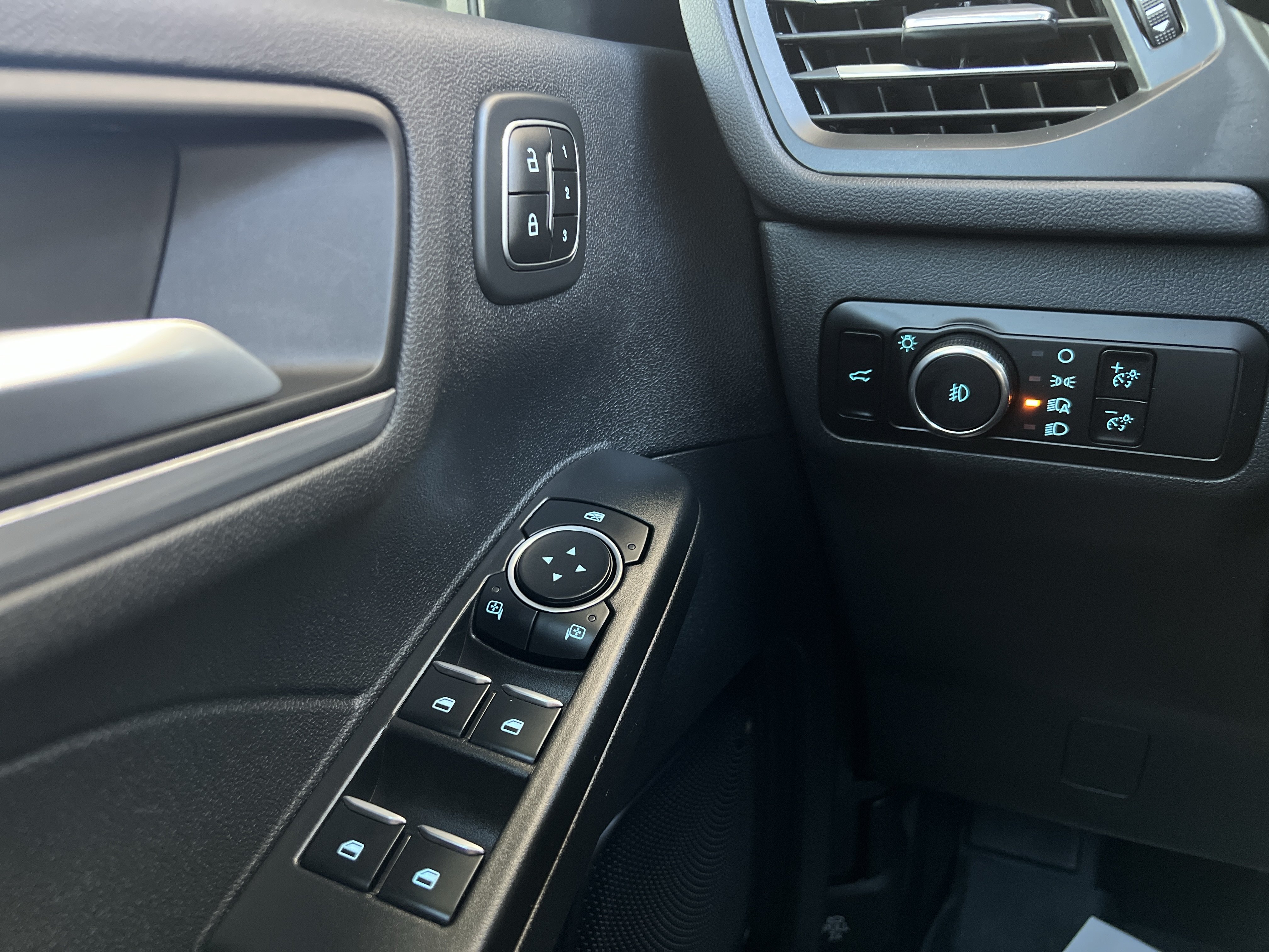 Used 2023 Ford Escape Platinum AWD/4WD image 42