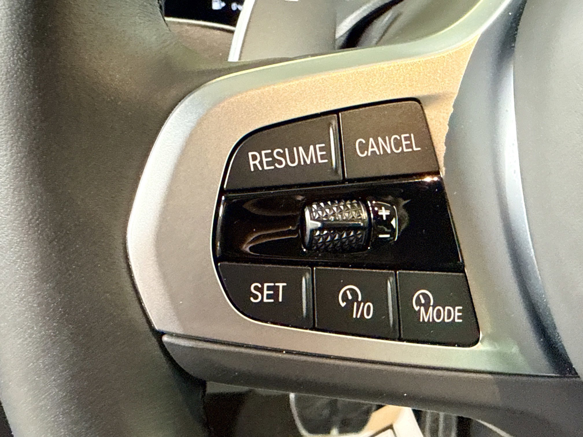 Used 2025 BMW X6 xDrive40i w/ Premium Package image 37