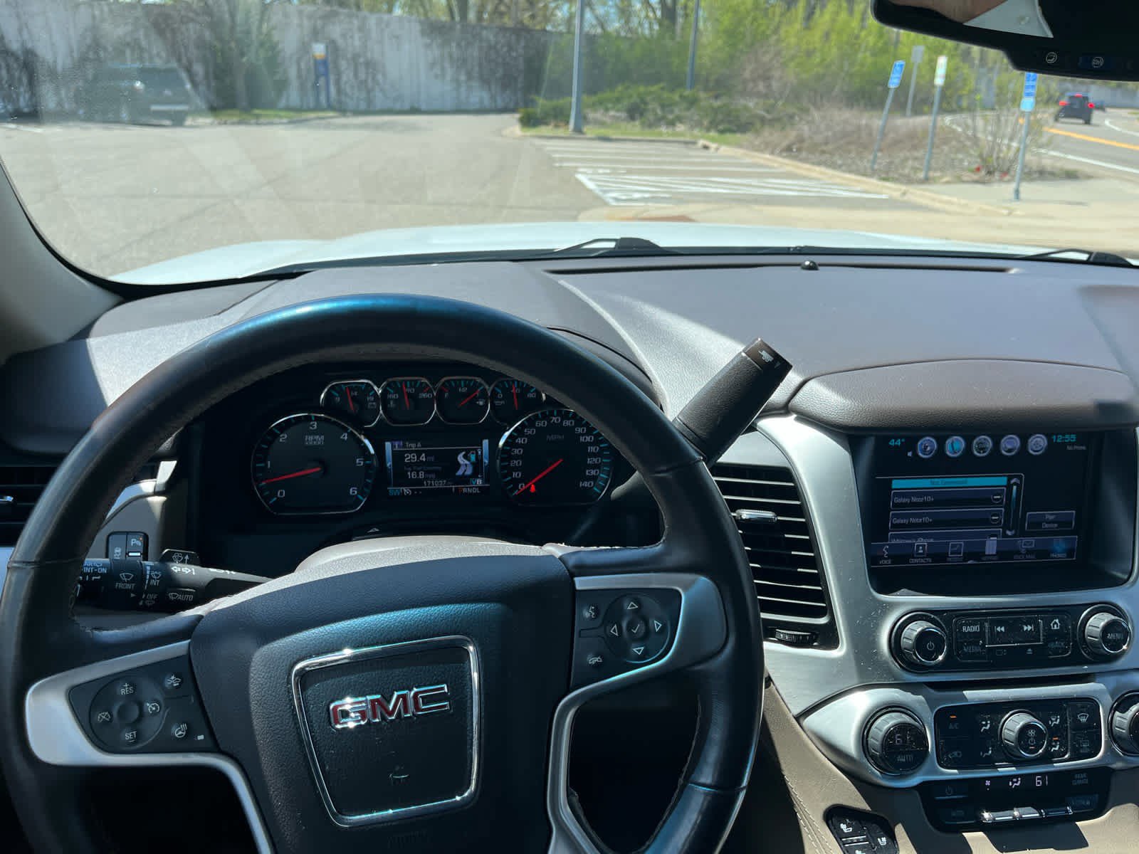 Used 2017 GMC Yukon SLT w/ Premium Edition AWD/4WD image 11