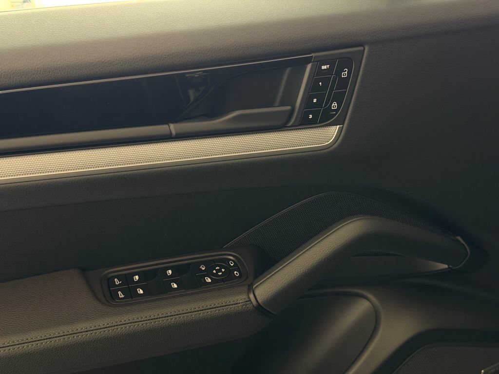 Certified 2026 Porsche Cayenne Coupe AWD/4WD image 14