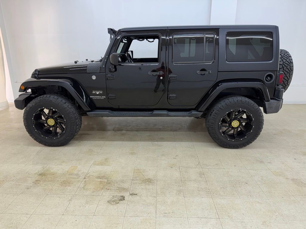 Used 2017 Jeep Wrangler Unlimited Sahara image 2