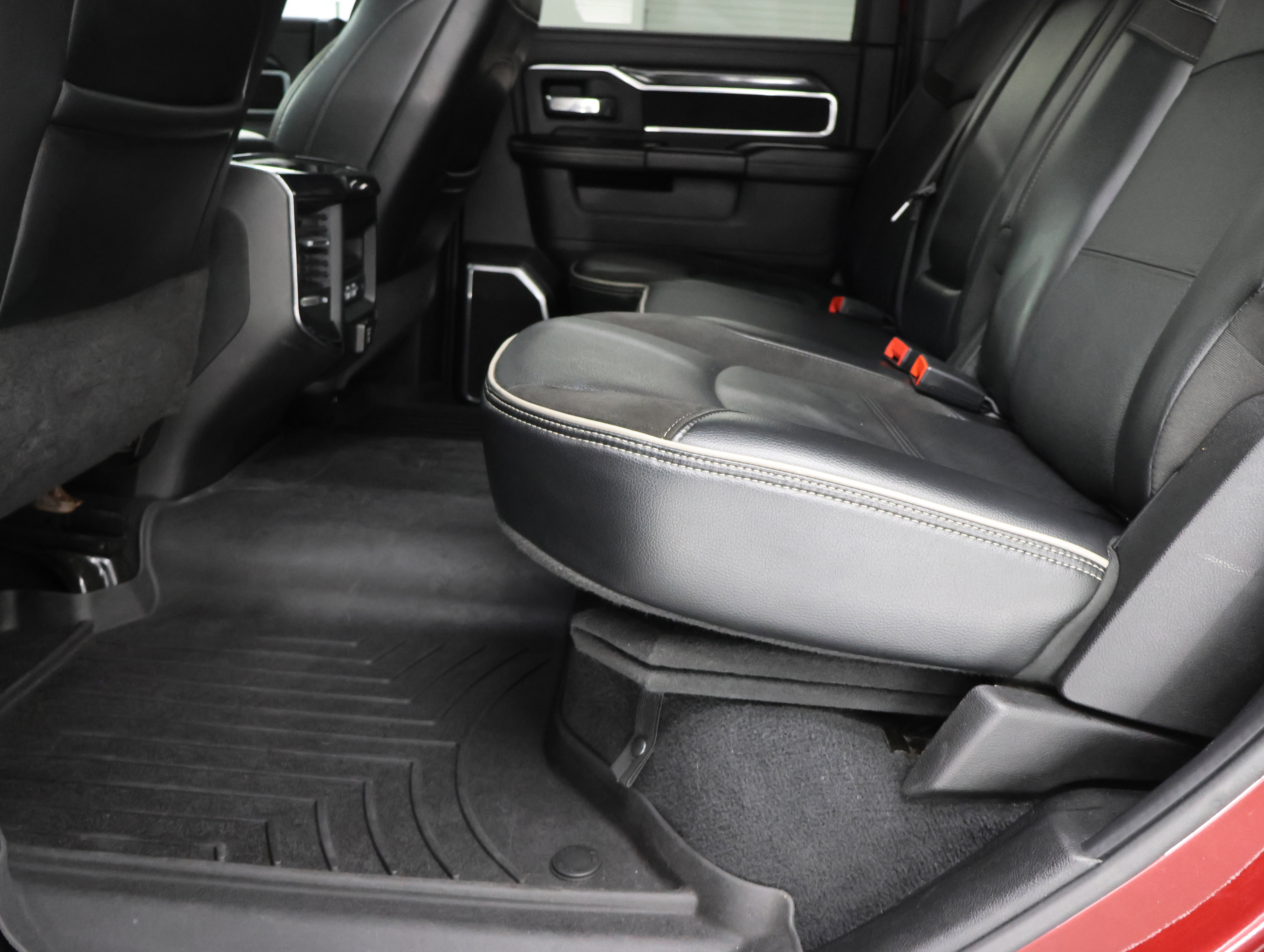 Used 2022 RAM 3500 Laramie image 34