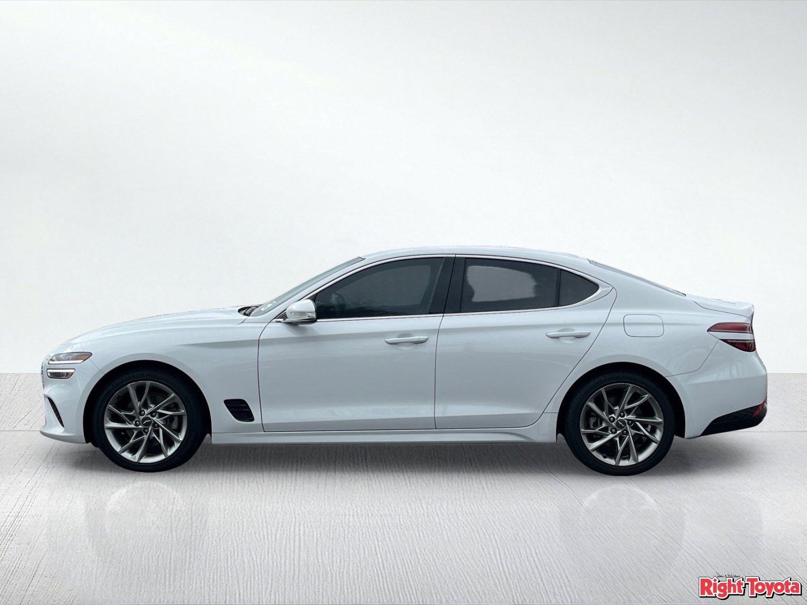 Used 2022 Genesis G70 2.0T RWD image 3