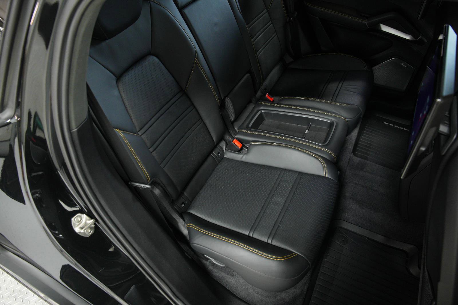 Used 2024 Porsche Cayenne Turbo GT AWD/4WD image 74