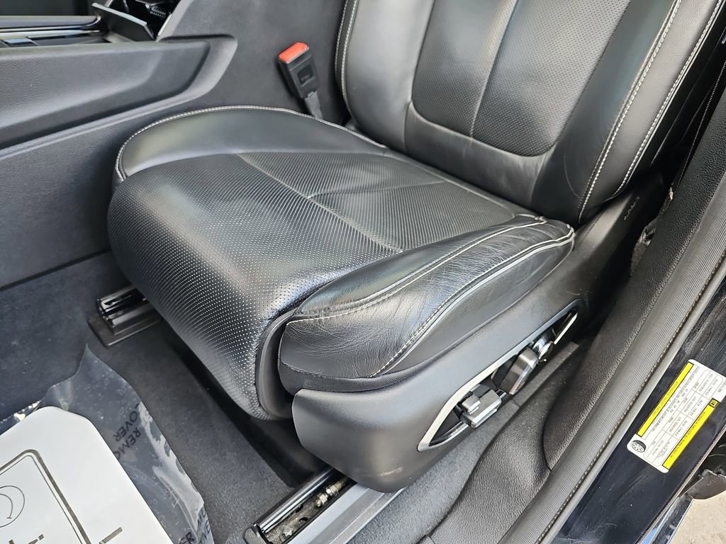 Used 2022 Jeep Grand Cherokee Overland w/ Luxury Tech Group IV image 33